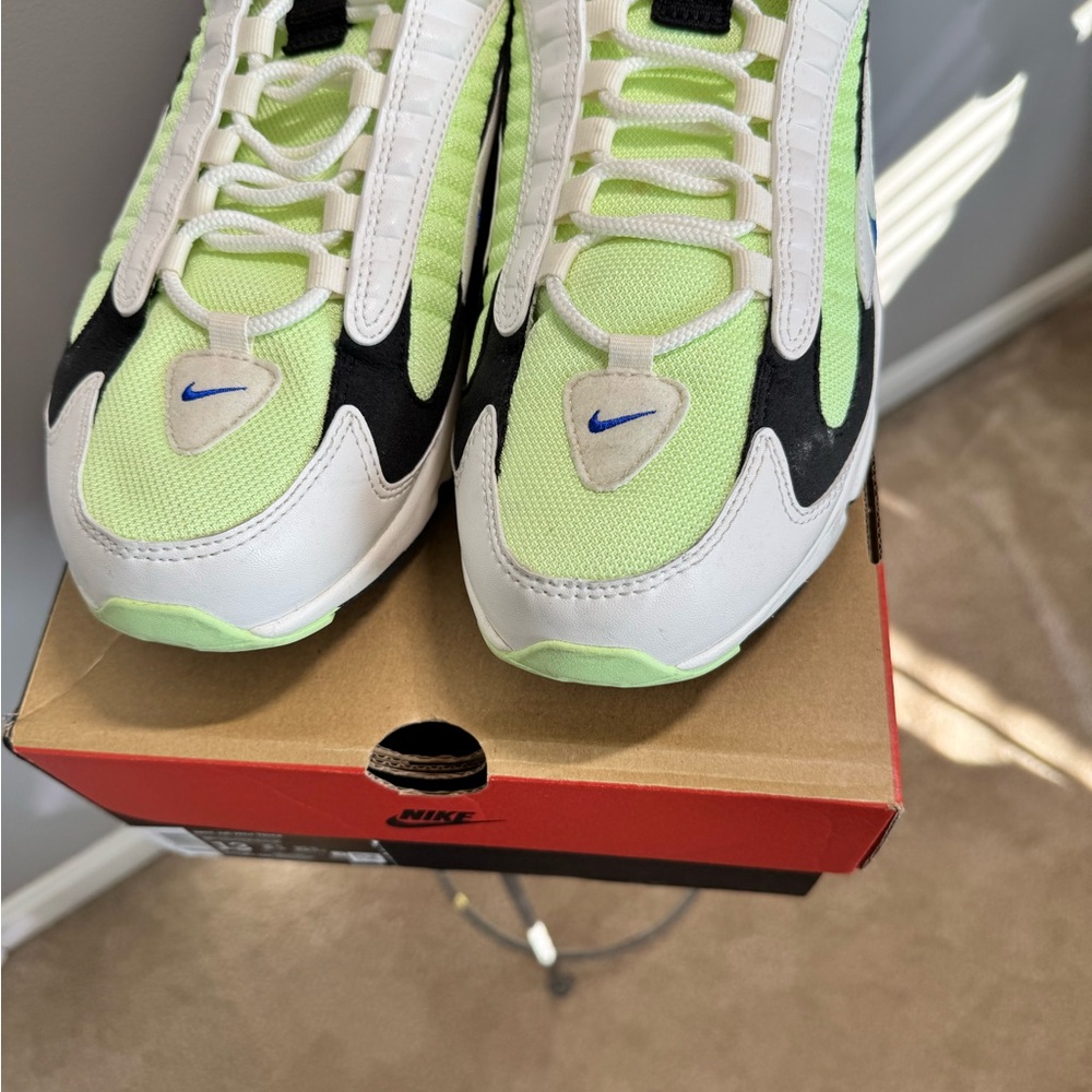 Men’s Nike Air Max Triax running shoes. - Picture 6 of 8